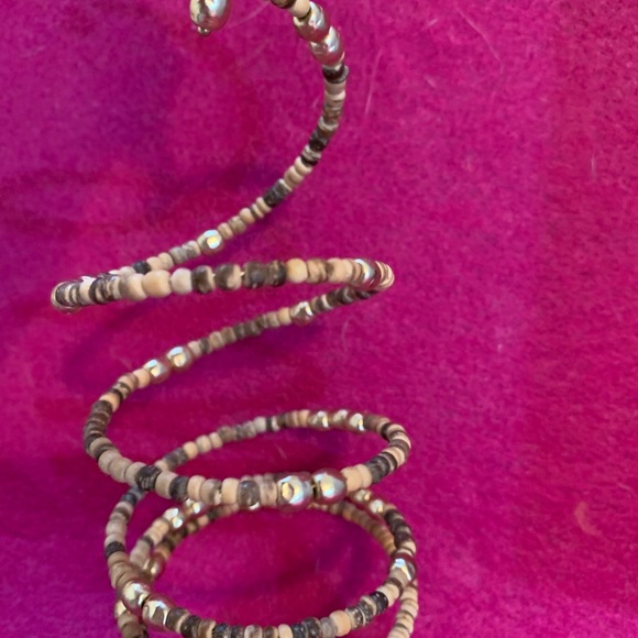 Chico’s Wrap Wooden & Gold Tone Beaded Bracelet - Picture 4 of 4